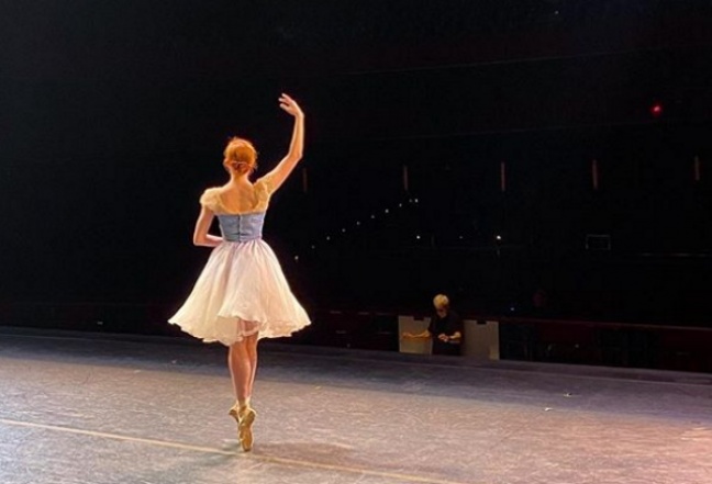 Η μεγάλη ιστορία πίσω από τα κοστούμια μπαλέτου που φορούν οι χορευτές στις παραστάσεις