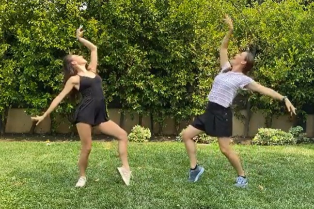 H Τζένιφερ Γκάρνερ χορεύει μαζί με την μπαλαρίνα Τάιλερ Πεκ και εντυπωσιάζει με το ταλέντο της στο χορό
