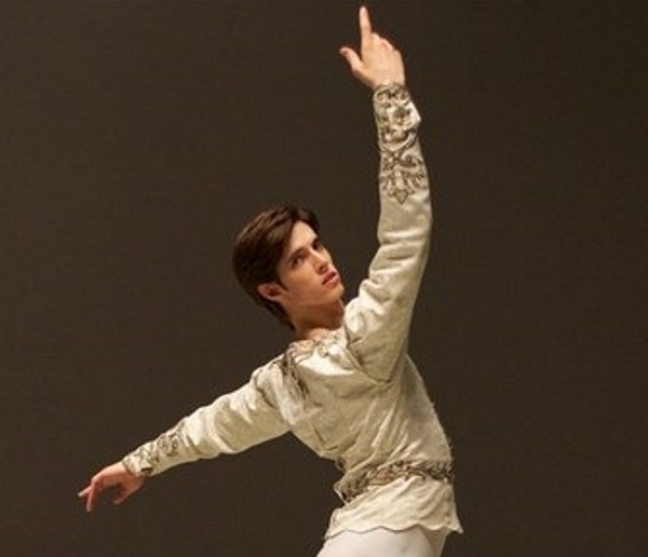 Κορυφαίος χορευτής εξηγεί πως άφησε το Βασιλικό Μπαλέτο για το Μαριίνσκι