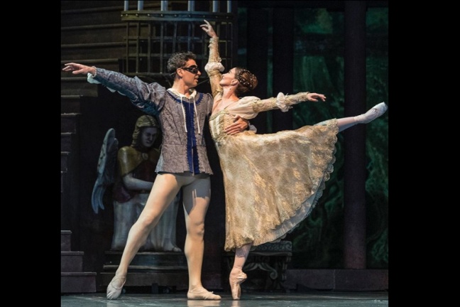 Teatro Colón: Ρωμαίος και Ιουλιέτα με τους χορευτές Lauren Cuthbertson και Iñaki Urlezaga σε online προβολή