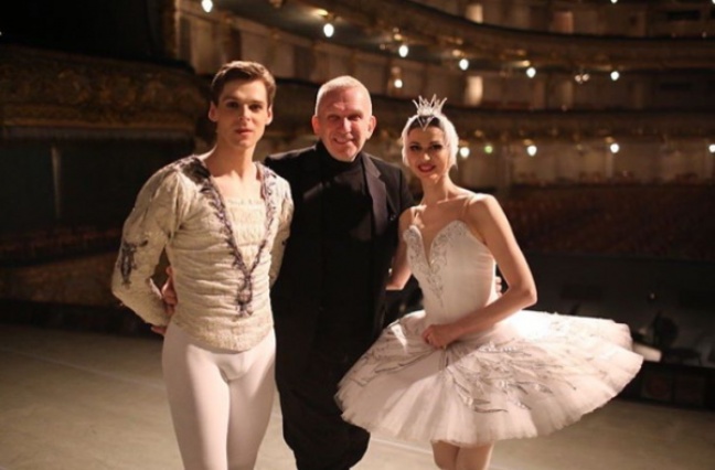 O Jean-Paul Gaultier παρακολούθησε το μπαλέτο Η Λίμνη των Κύκνων στο Θέατρο Mariinsky