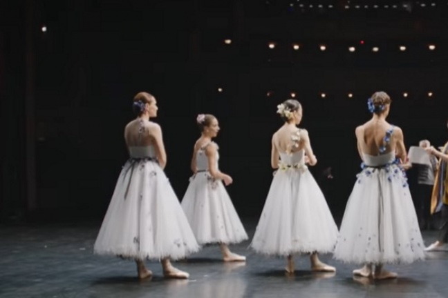 Εντυπωσιακά κοστούμια Chanel για το Μπαλέτο της Όπερας του Παρισιού
