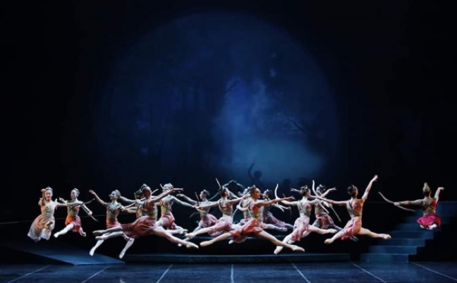 Σκάλα του Μιλάνου: Η καθημερινότητα των χορευτών του μεγάλου θεάτρου που είναι κλειστό λόγω κορονοϊού