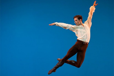 Tim Matiakis: Ο Έλληνας ταλαντούχος χορευτής του Βασιλικού Μπαλέτου της Δανίας